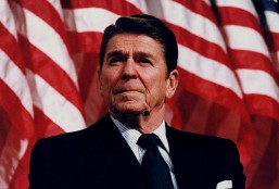 770px-President_Reagan_speaking_in_Minneapolis_1982